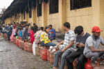 एलपी ग्यास संघले भन्यो : एक महिनालाई पुग्ने ग्यास भएकाहरु लाइनमा नबस्नुहोला