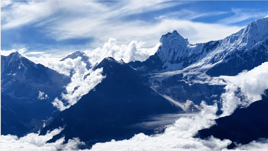 पर्यटकको क्यामरामा कैद भयो नेपालतर्फको हिमनदी पहिरो