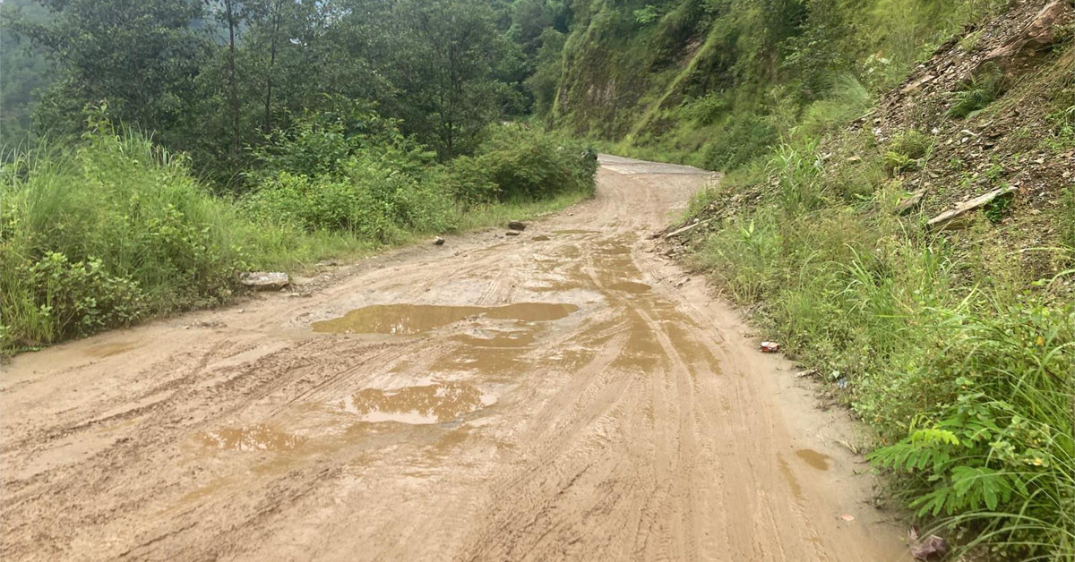 दुई वर्षमा सक्नुपर्ने सडक १० वर्षमा पनि उस्तै