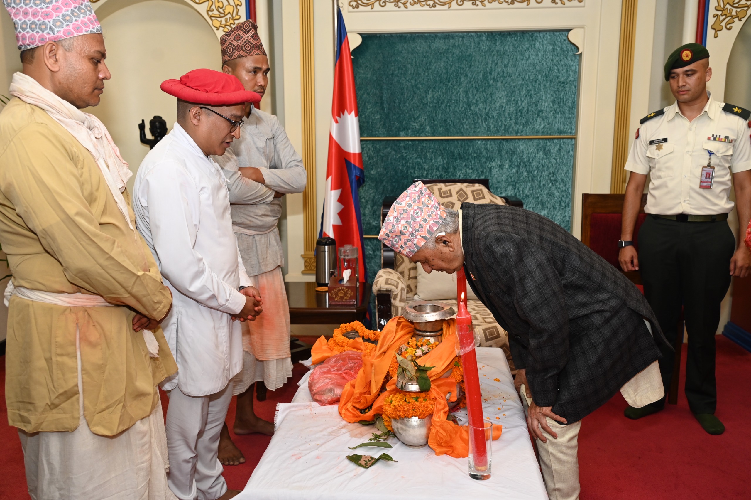 राष्ट्रपतिद्वारा चाँगुनारायणको प्रसाद ग्रहण