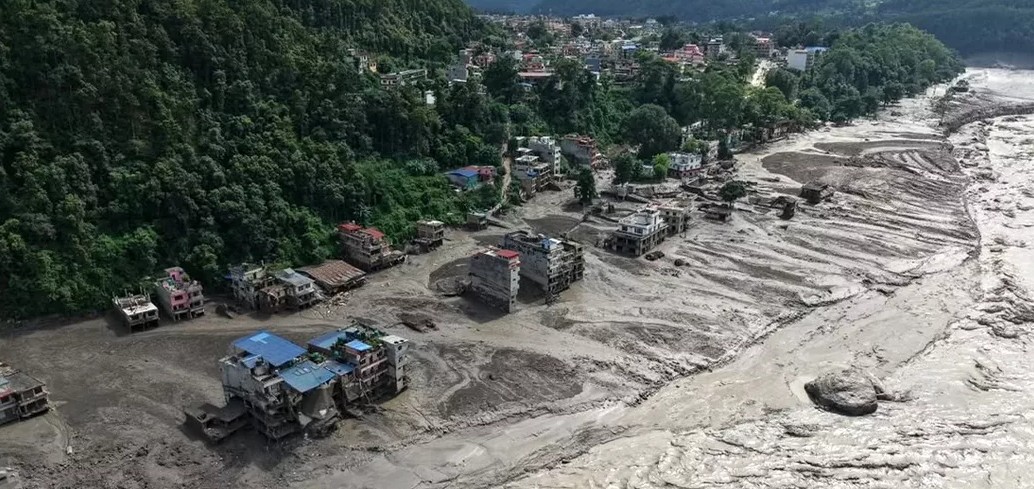 तीर्थयात्री बोकेकासहित करिब ३०० यात्रुवाहक बस बेपत्ता, यातायात अस्तव्यस्त, १ हजारसम्म सवारीसाधन अलपत्र