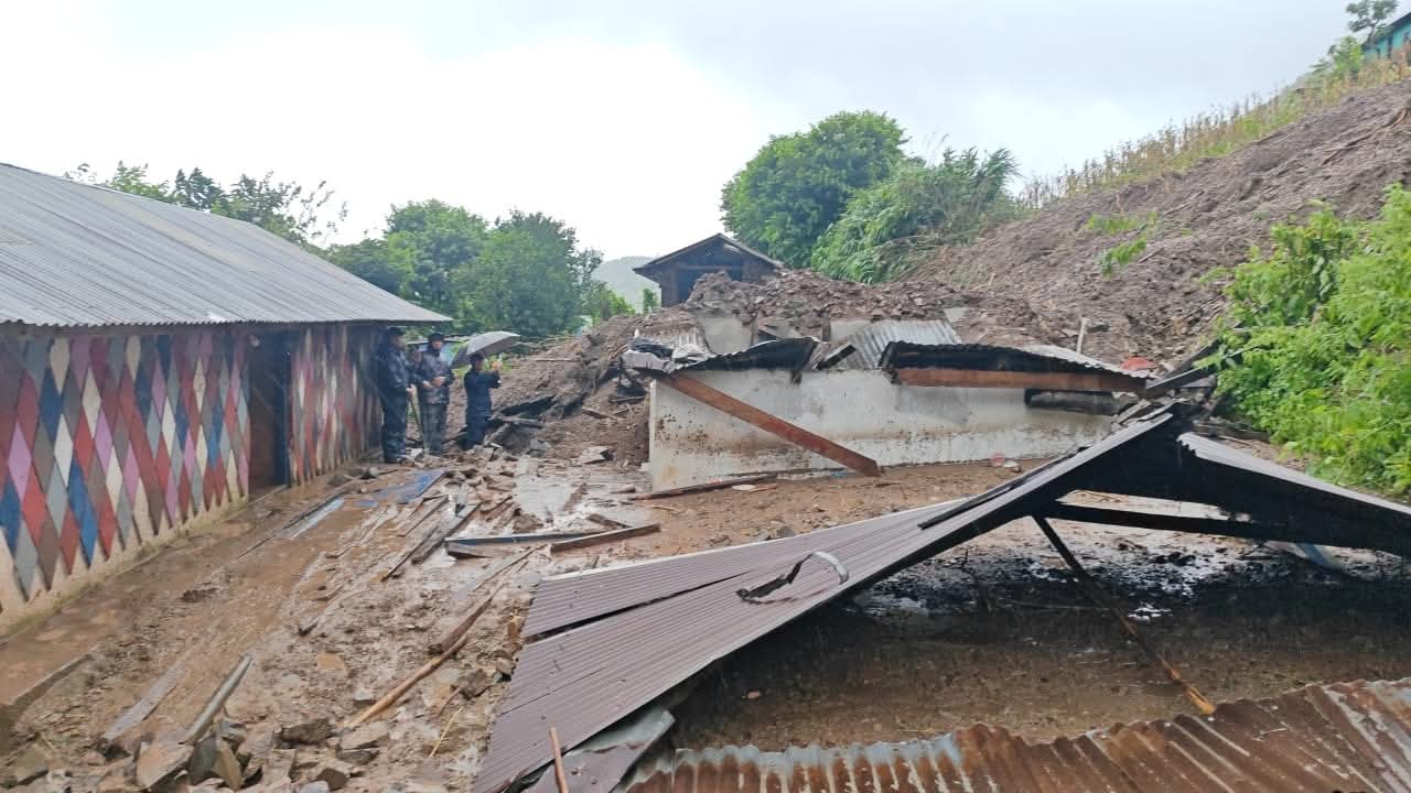 गिवाङको पहिरोमा पुरिएका दुई जनाको शव फेला, दुई जनाको उद्धार