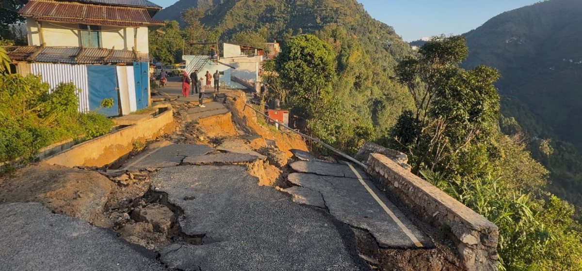सडक भासिँदा रेसुङ्गा विमानस्थल जाने बाटो अवरुद्ध