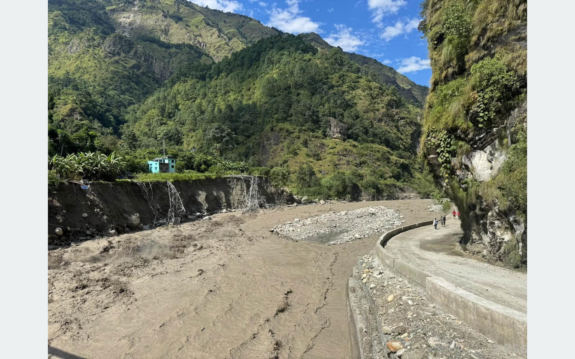 दाना–खुर्कोट प्रसारण लाइनको टावर बाढीबाट क्षति