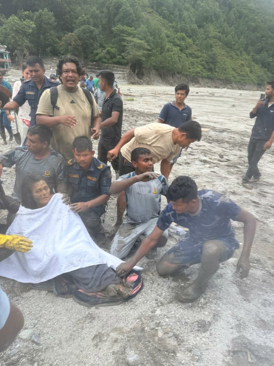 ११ दिनपछि भग्नावशेषबाट जीवितै उद्धार भइन् चन्डिका