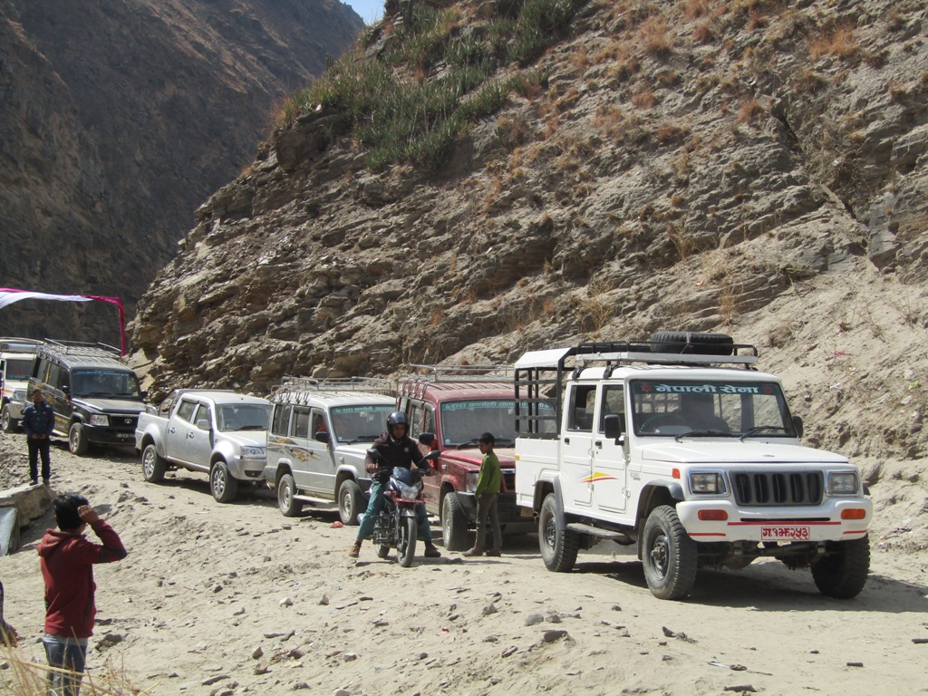 छारेभिरमा पहिरो खस्दा कर्णाली करिडोर अवरुद्ध, स्वास्थ्य शिविरमा जाने २७ जनाभन्दा बढी अलपत्र