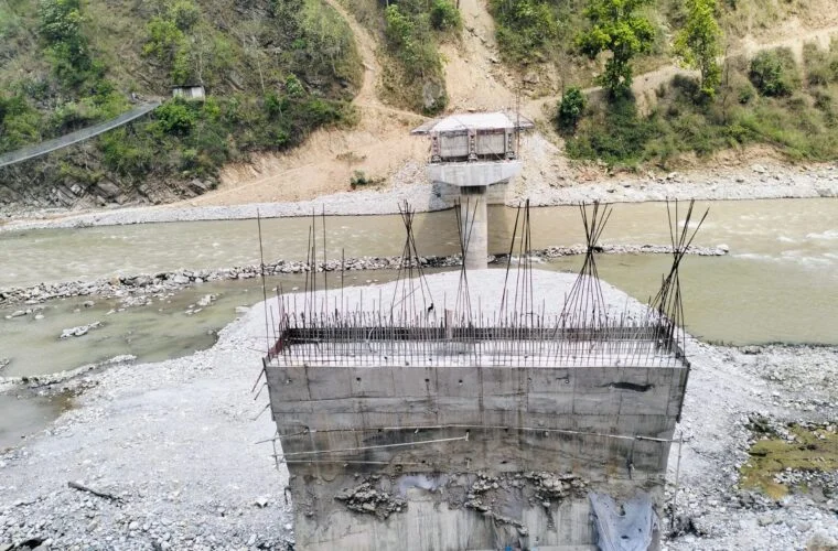 दुई जिल्ला जोड्ने सुनकोशी पुल छ वर्षदेखि अलपत्र