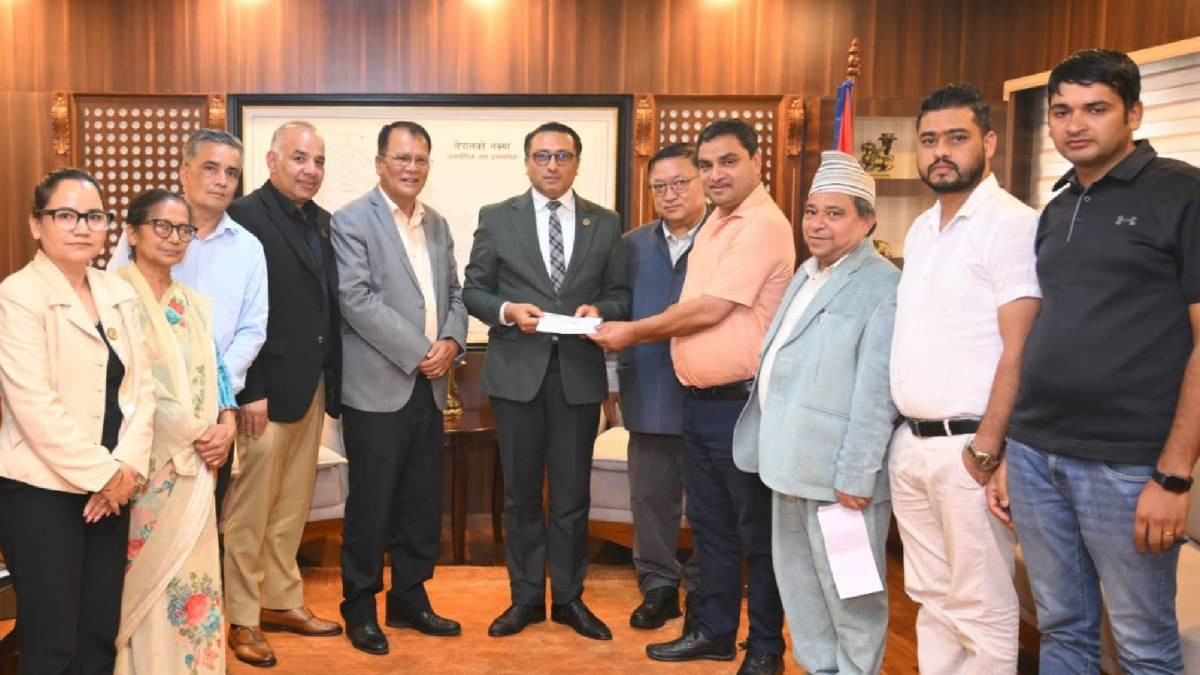 कांग्रेसले दियो बाढी प्रभावितलाई एक कराेड