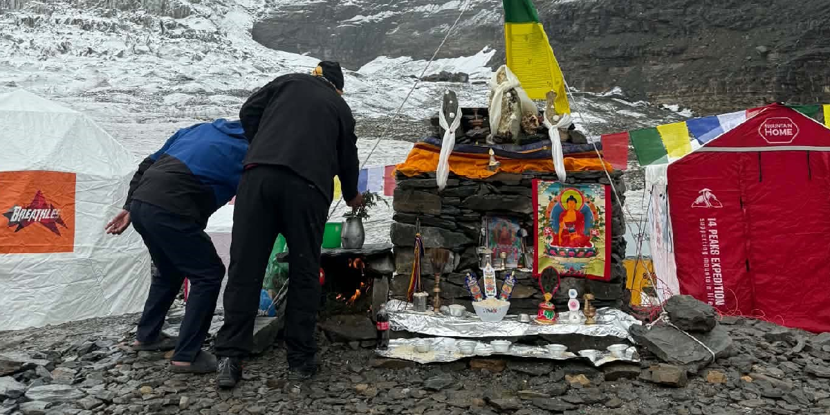मौसम बिग्रिएपछि धवलागिरि हिमाल आरोहण टोली फर्कियो