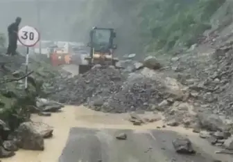 लगातार वर्षाले कर्णालीका ६ जिल्लाका सडक अवरुद्ध