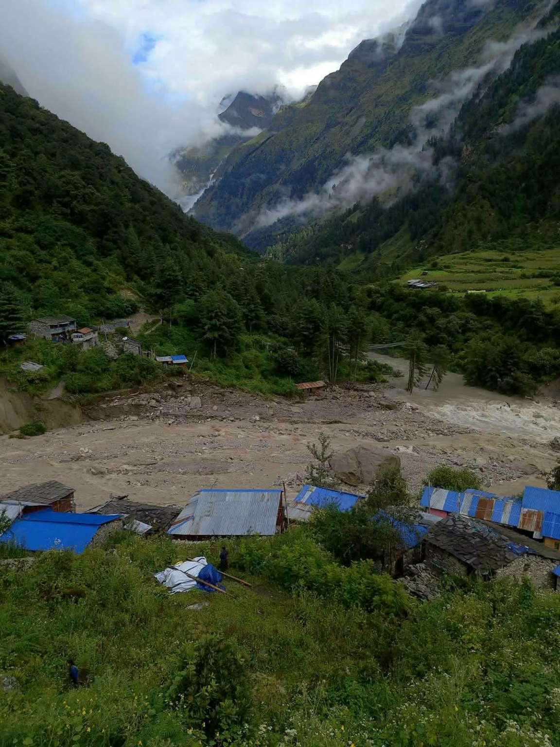 बाढीले चुमनुब्रीमा दुई पुल र दुई जलविद्युत् आयोजना बगायो