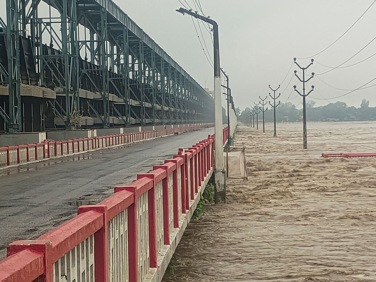 सप्तकोशीमा पानीको बहाव बढ्यो, कोशी ब्यारेजका ४३ ढोका खोलिए