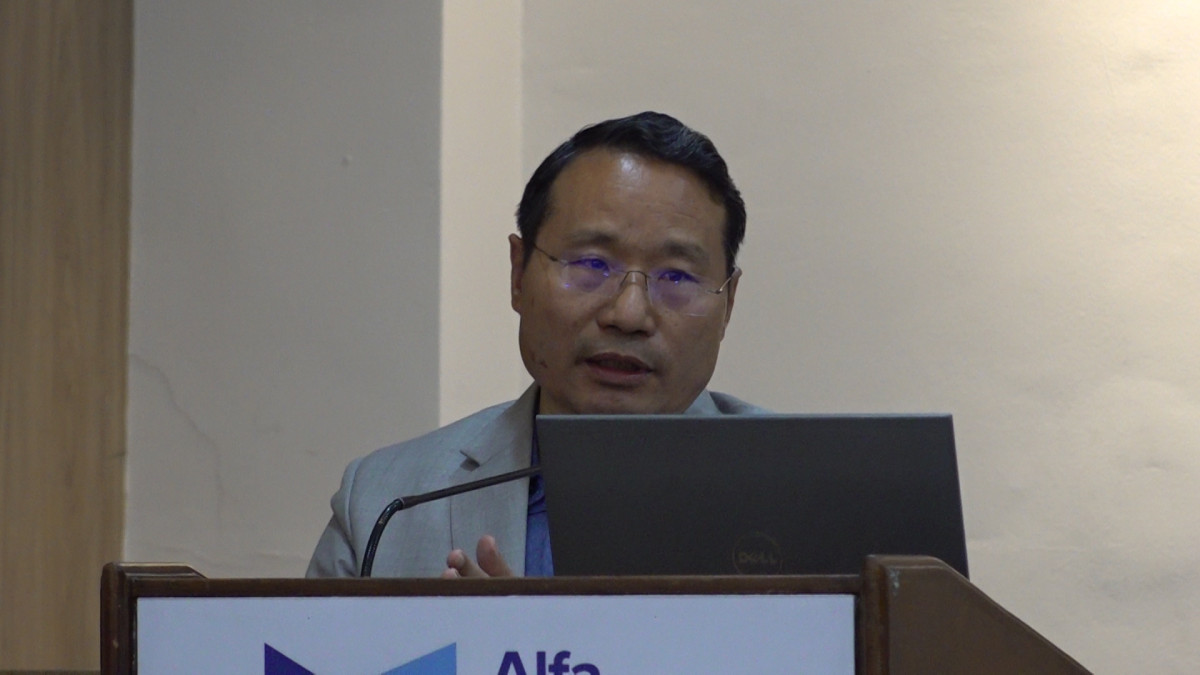 संविधानका आधारभूत संरचनामाथि प्रहार गरे अर्को द्वन्द्व निम्तिन सक्छ : वर्षमान पुन