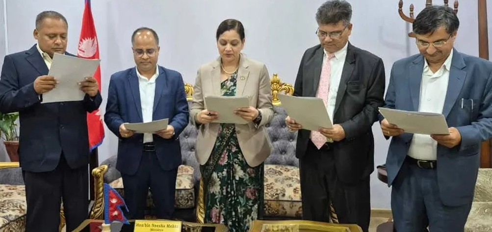 राप्ती स्वास्थ्य विज्ञान प्रतिष्ठानका पदाधिकारीले लिए शपथ