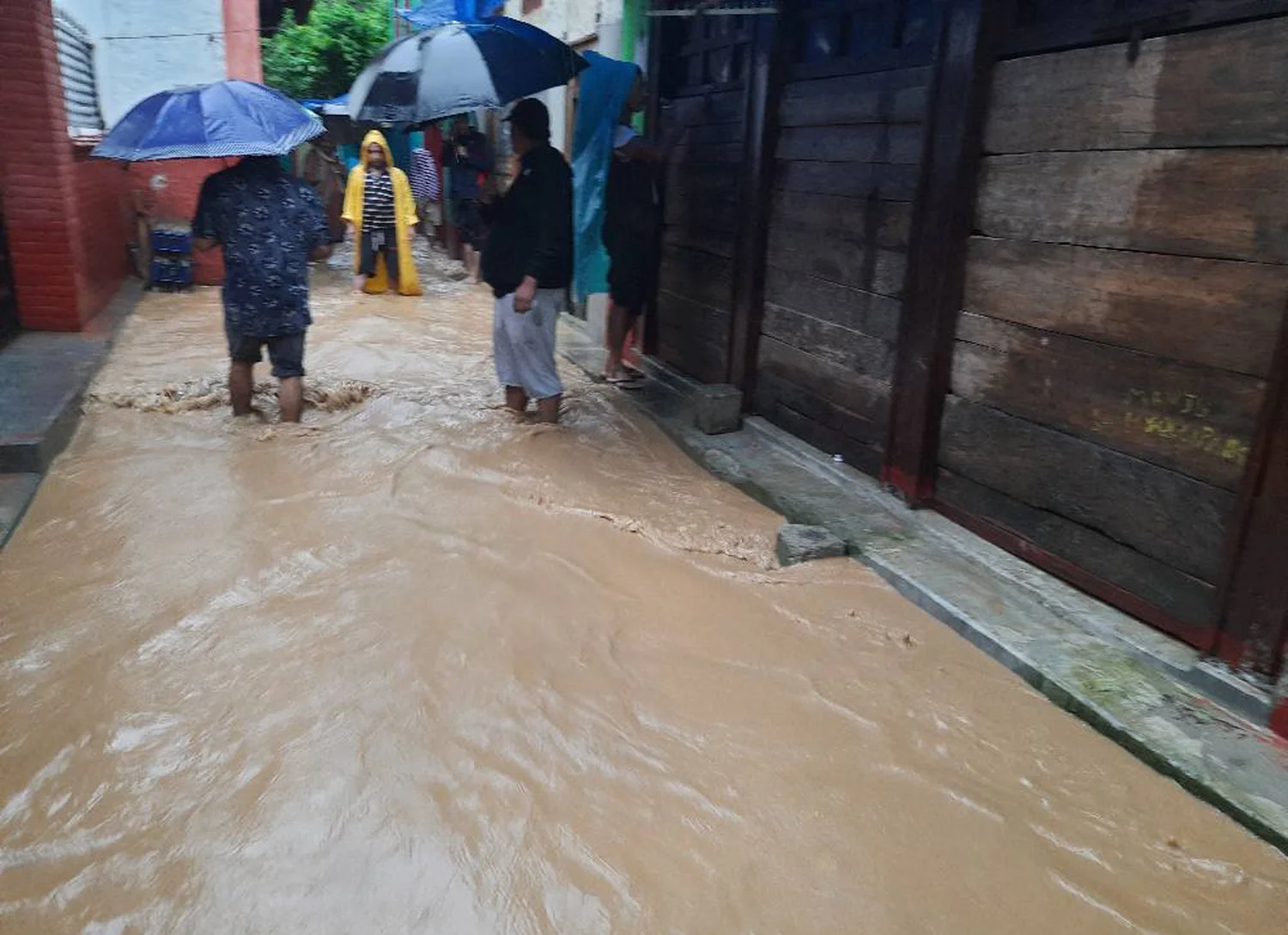 सेतीवेणी बजारका २६ घर डुबानमा, प्रभावितलाई विद्यालयमा राखियो