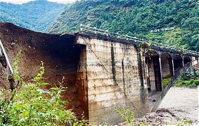 बाढीपहिरोले धवलागिरि क्षेत्रमा सडक सञ्जाल विच्छेद