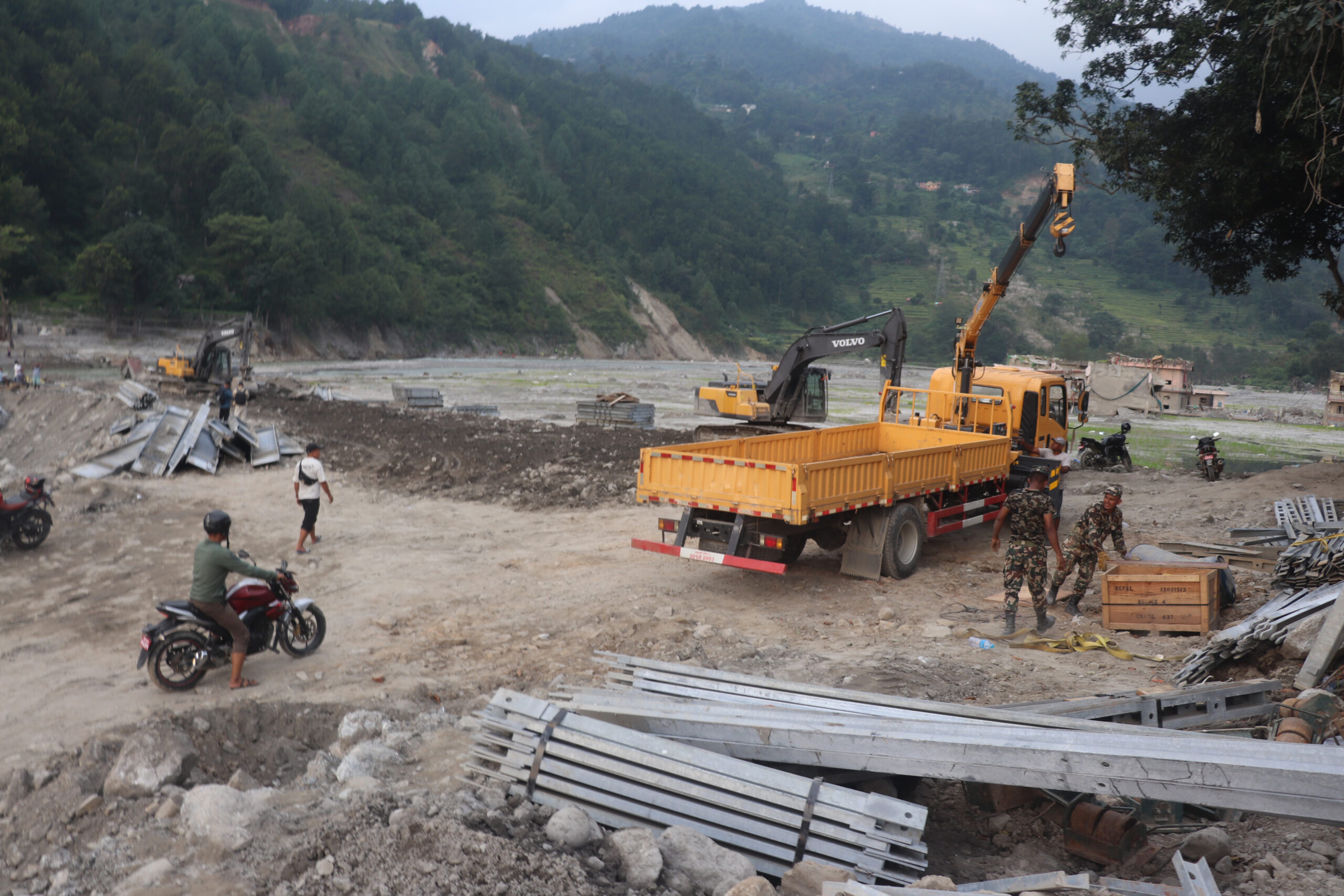 फलाखु खोलामा बेलीब्रिज जडान सुरु