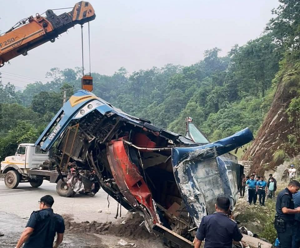 नवलपरासीमा यात्रुवाहक बस दुर्घटना, ६ जनाको मृत्यु, १० जना घाइते