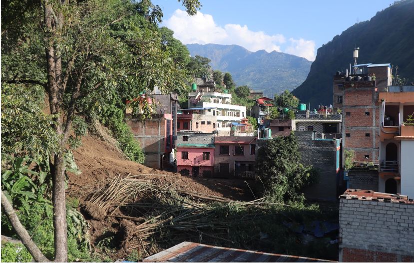 पहिरोले बेनी बजारका १२ घरमा क्षति