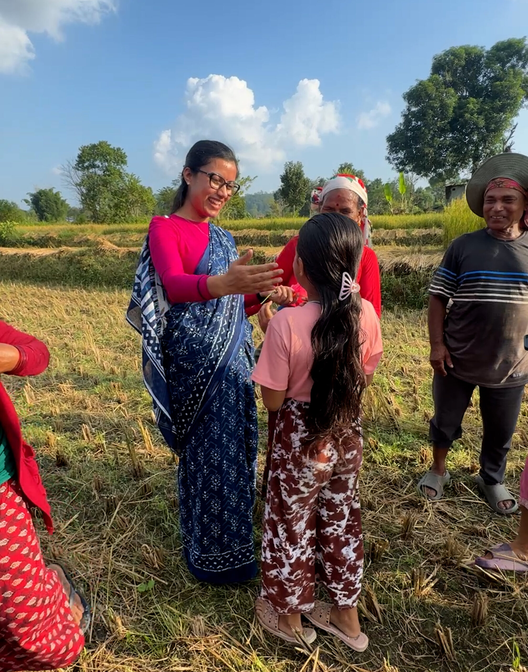 पर्वमा जनताका समस्या सुन्दै गाउँगाउँमा मन्त्री गौतम