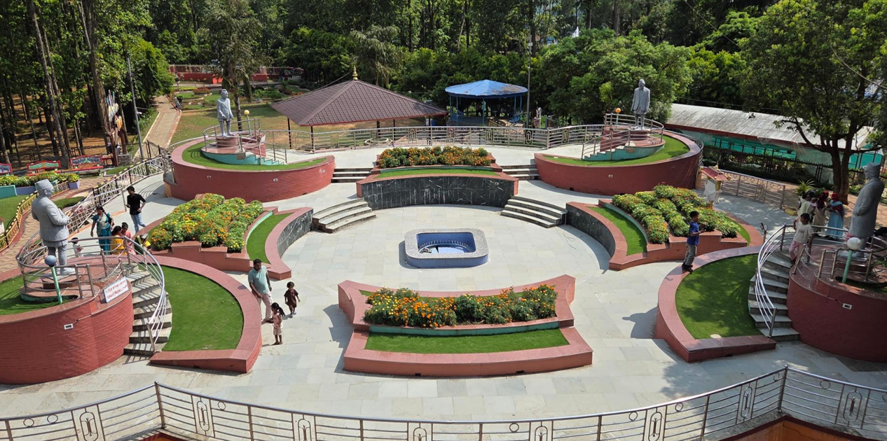 दसैँ बिदामा १५ हजार बढी पर्यटकद्वारा सहिद स्मारक अवलोकन