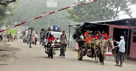 भारतबाट फर्किनेको गड्डाचौकीमा भिड : स्वास्थ्य परीक्षण अनिवार्य