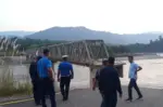 घिरिङमा बाढीपहिरोले सात झोलुङ्गे पुल र बेलिब्रिजमा क्षति