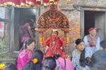 तलेजुमा सर्वसाधारणद्वारा कुमारीको हातबाट टीका ग्रहण, तलेजुलाई देवगृह भित्र्याइयो