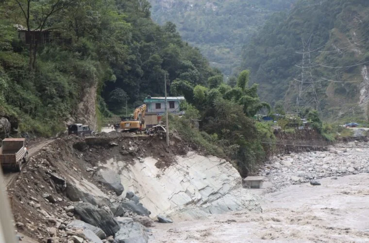 कालीगण्डकी बाढीः रातोपानीको तातोपानी कुण्ड बगरमा परिणत