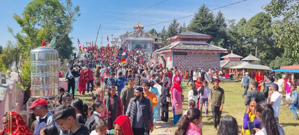 उग्रतारा मन्दिरमा अष्टमी मेला, दर्शनार्थीको घुइँचो