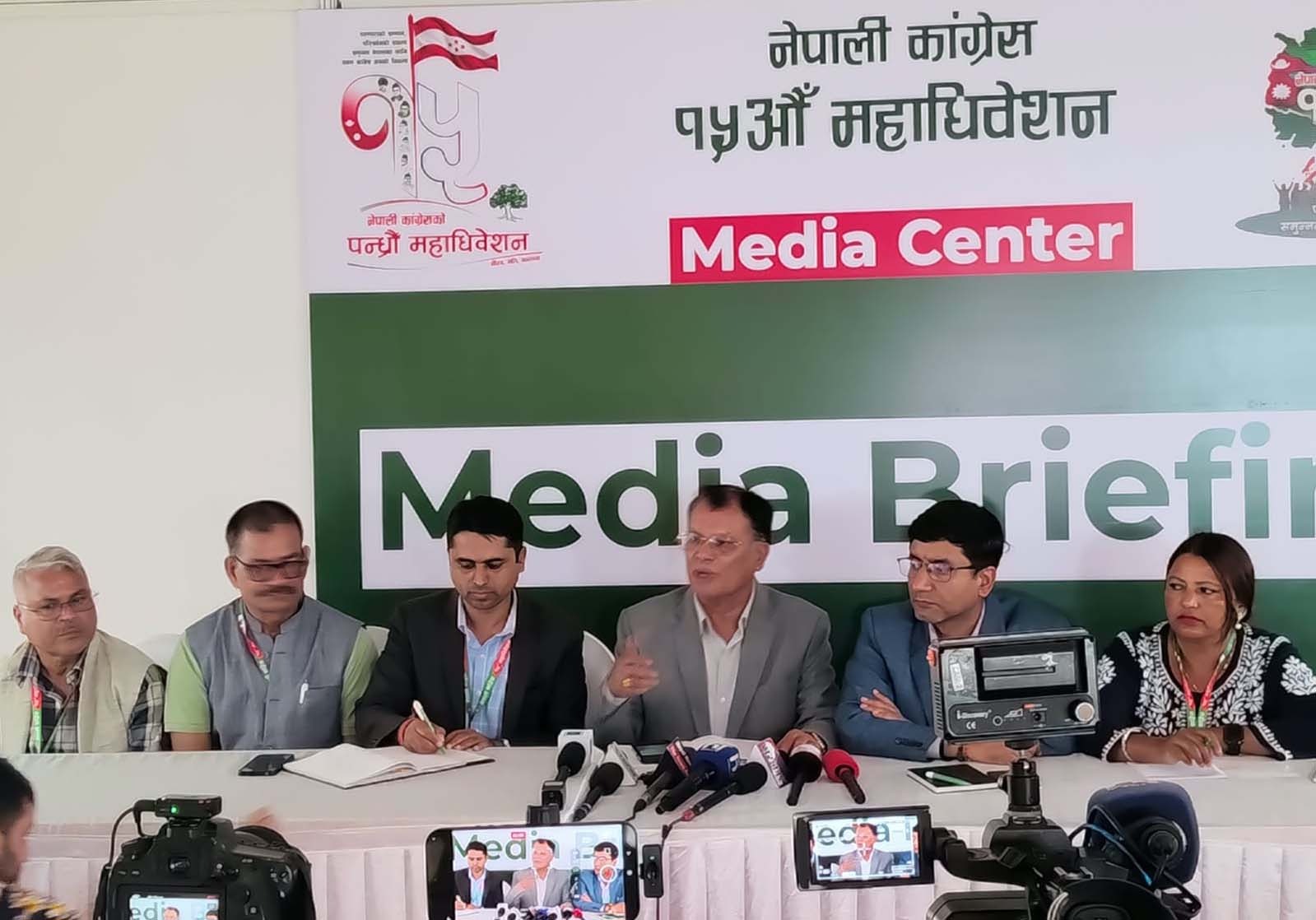 कांग्रेस केन्द्रीय समिति बैठक सम्पन्न, नेतृत्वदेखि विधान संशोधनसम्मका विषय पारित, बन्दसत्रमा पेश हुँदै