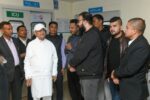 अस्पताल भर्ना भएका झलनाथलाई भेट्न पुगे केपी ओली