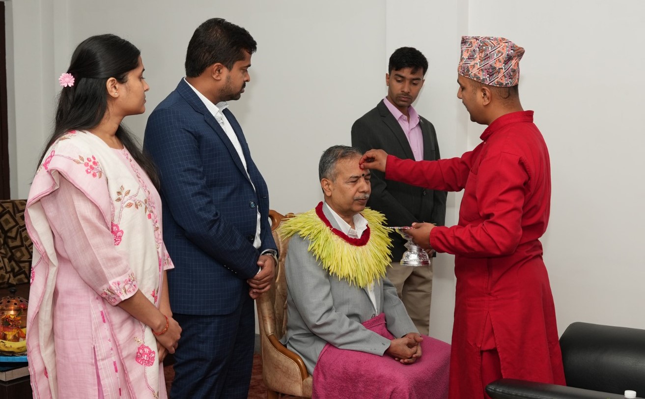 उपराष्ट्रपति यादवबाट दसैंको टीका ग्रहण